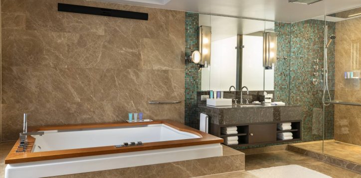 presidential-suite-bathroom-2